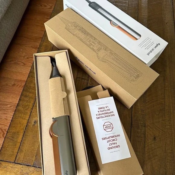 Dyson AirStrait Hair Tool - Metallic Silver and Vibrant Orange - Picture 3 of 3